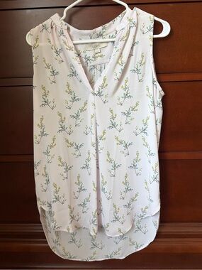 LOFT Women's Cream Floral Sleeveless V-Neck Blouse